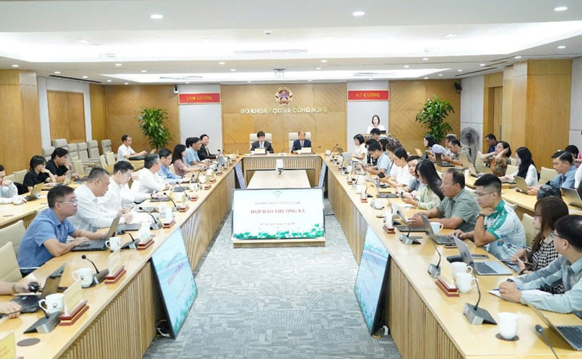 Họp báo phát động Giải thưởng “Sản phẩm công nghệ số Make in Vietnam” năm 2025.