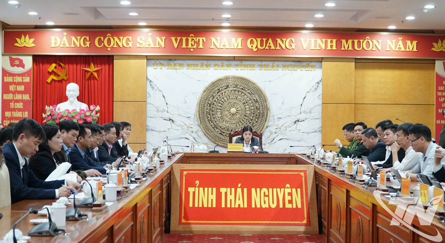 Phó Chủ tịch UBND tỉnh Nguyễn Thị Loan cùng các đại biểu dự Phiên họp tại điểm cầu tỉnh Thái Nguyên