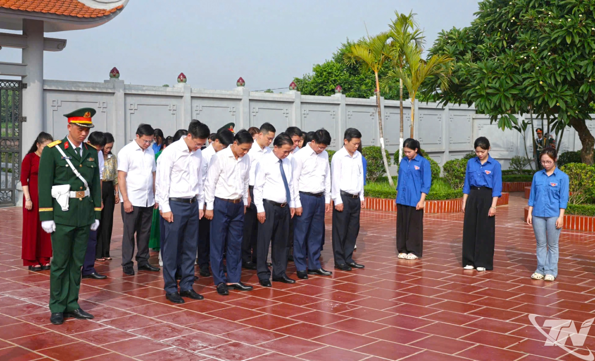 Đoàn đại biểu tỉnh Thái Nguyên dâng hương tại 