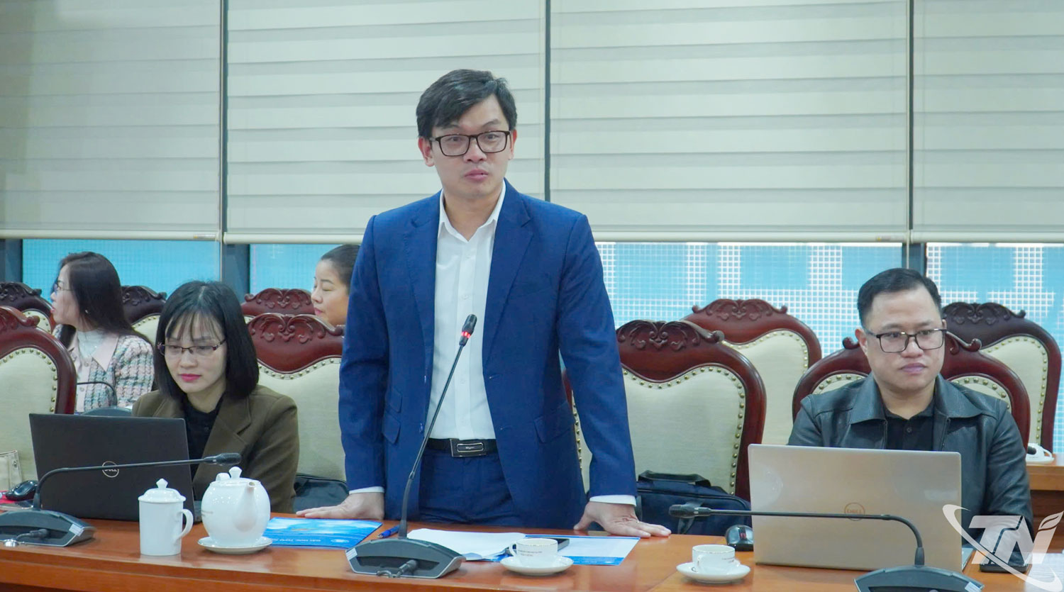 Đại biểu trao đổi, làm rõ một số nội dung liên quan công tác tham gia ứng cử