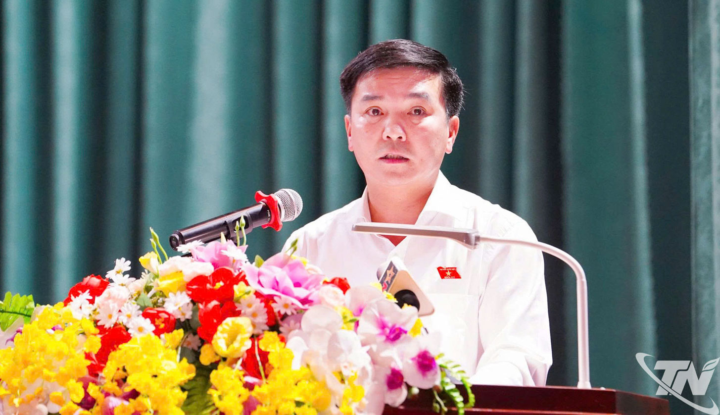 Đại biểu Hà Sỹ Huân, Phó Trưởng đoàn chuyên trách Đoàn ĐBQH tỉnh, báo cáo cử tri kết quả Kỳ họp thứ nhất, Quốc hội khóa XVI.