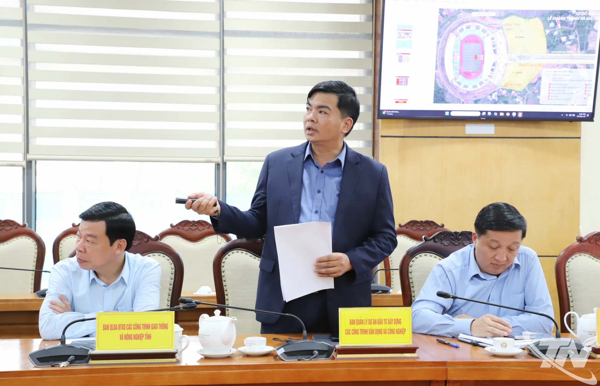 Lãnh đạo Ban Quản lý dự án đầu tư xây dựng các công trình dân dụng và công nghiệp tỉnh phát biểu.