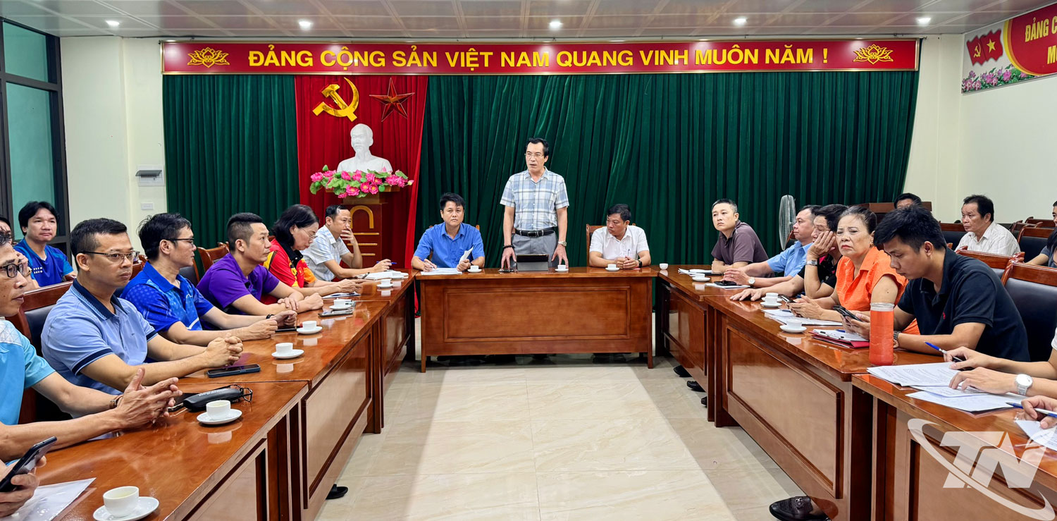 Đại diện lãnh đạo Báo và Phát thanh, Truyền hình Thái Nguyên phát biểu tại cuộc họp