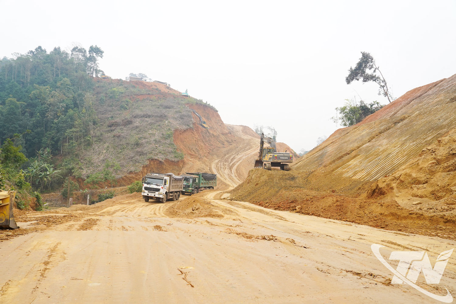 C&aacute;c nh&agrave; thầu đang đẩy nhanh tiến độ Dự &aacute;n đầu tư x&acirc;y dựng tuyến Chợ Mới - Bắc Kạn, phấn đấu th&ocirc;ng xe kỹ thuật v&agrave;o cuối năm 2026.