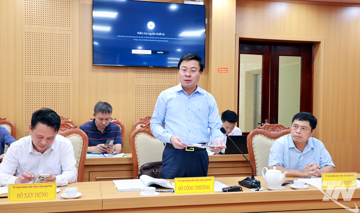 Đại diện các sở, ngành, địa phương báo cáo làm rõ quá trình giải quyết vụ việc