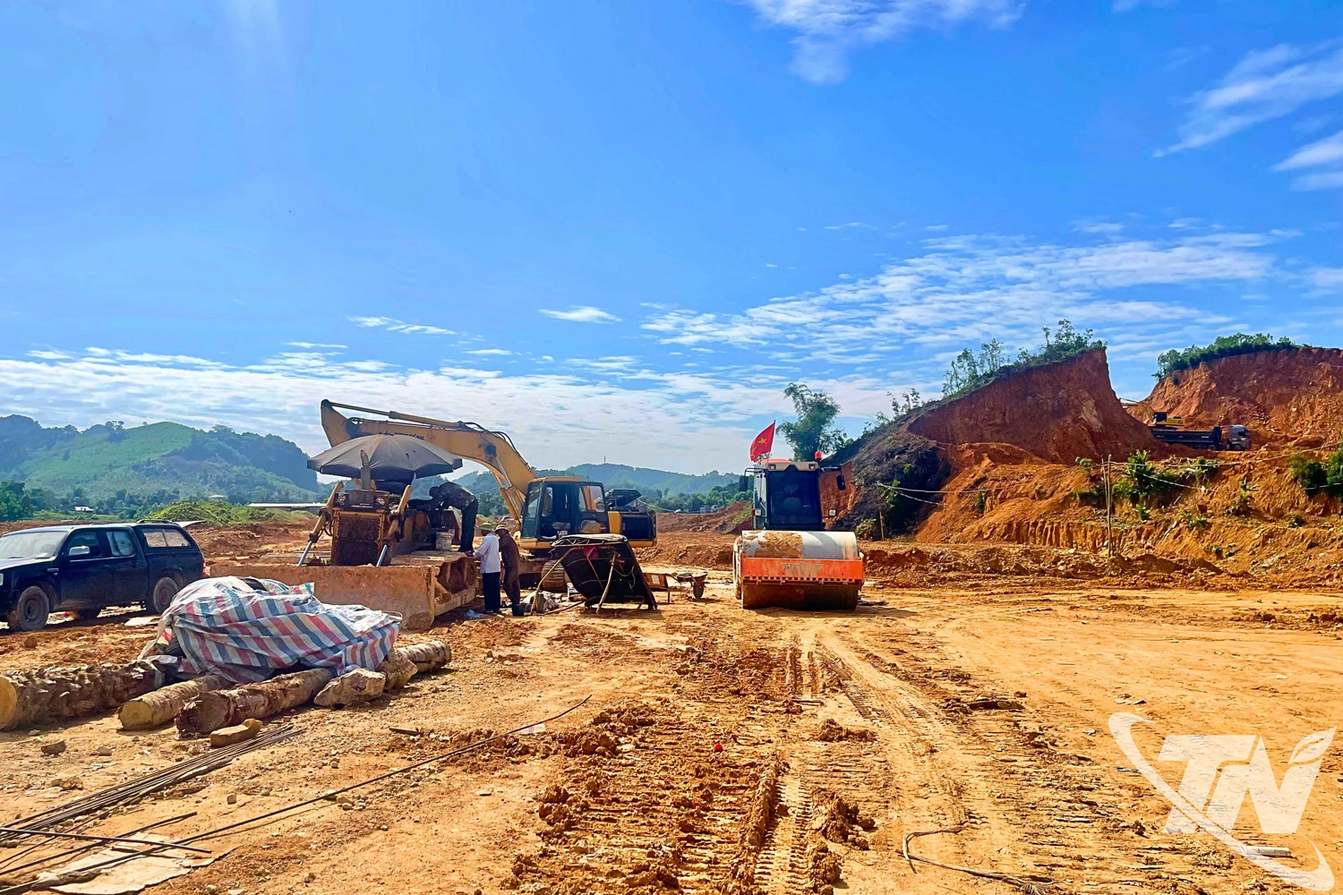 Nguồn vốn t&iacute;n dụng thuận lợi tạo điều kiện để chủ đầu tư đẩy nhanh tiến độ thi c&ocirc;ng hạ tầng tại Cụm c&ocirc;ng nghiệp Y&ecirc;n Lạc, x&atilde; Ph&uacute; Lương.
