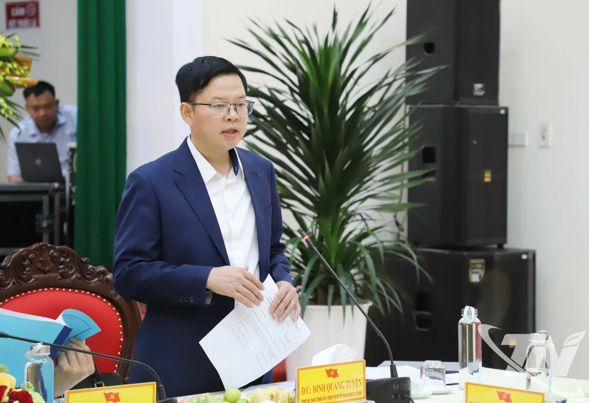 Đồng chí Phó Bí thư Tỉnh ủy, Chủ tịch Ủy ban MTTQ tỉnh Đinh Quang Tuyên phát biểu tại Hội nghị.