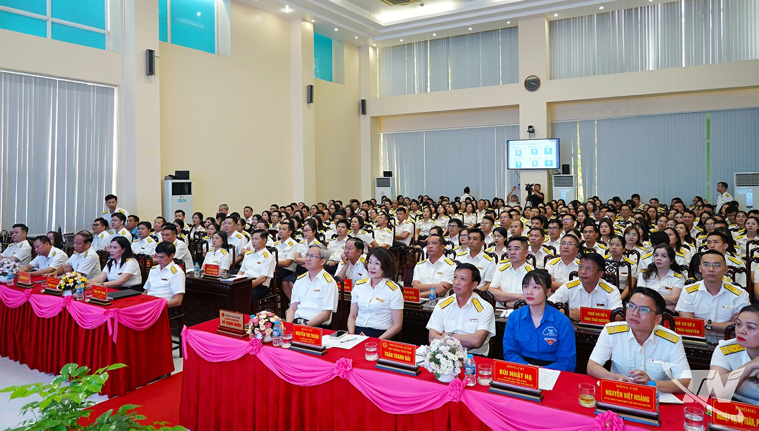 Các đại biểu tham dự hội nghị.