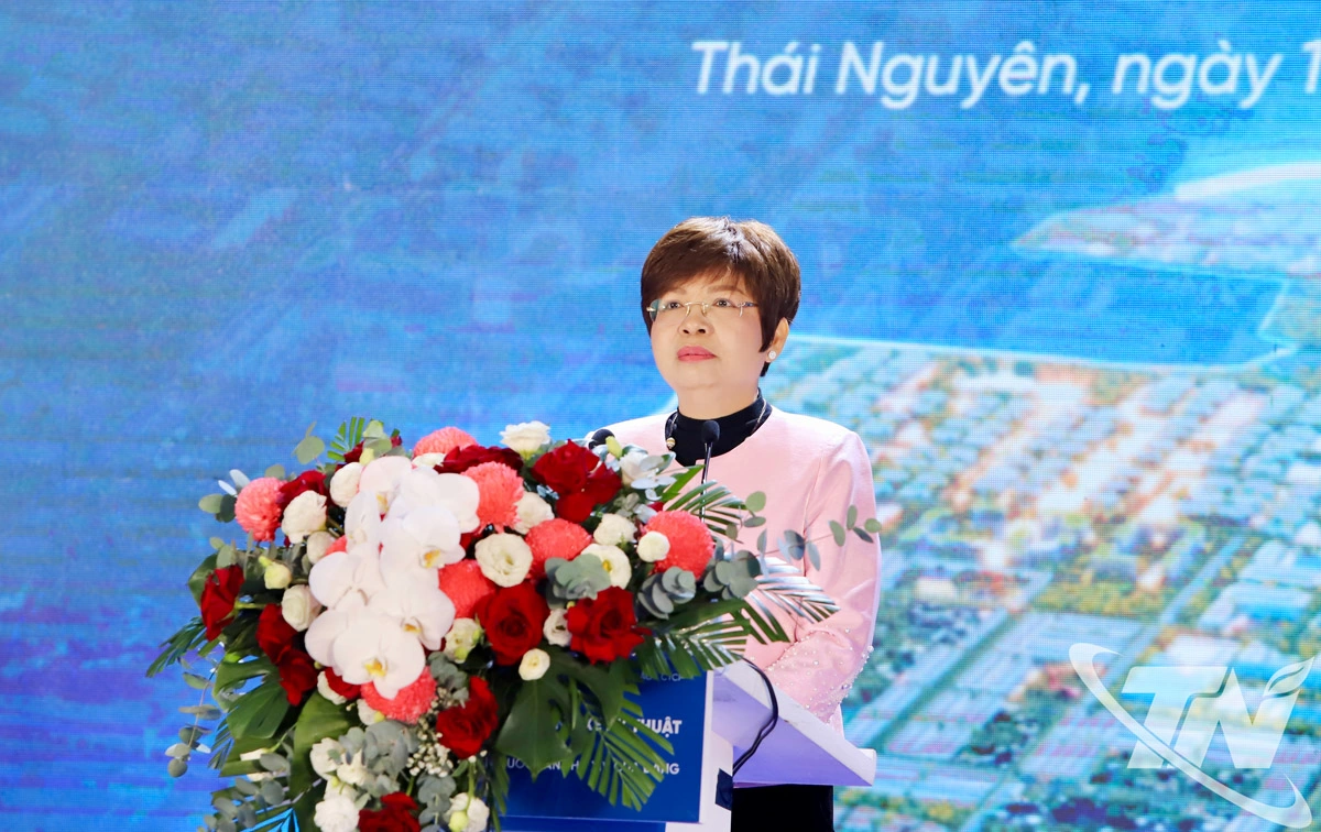 Bà Nguyễn Thị Thu Hương, Tổng Giám đốc Tổng Công ty phát triển đô thị Kinh Bắc - chủ đầu tư phát biểu.