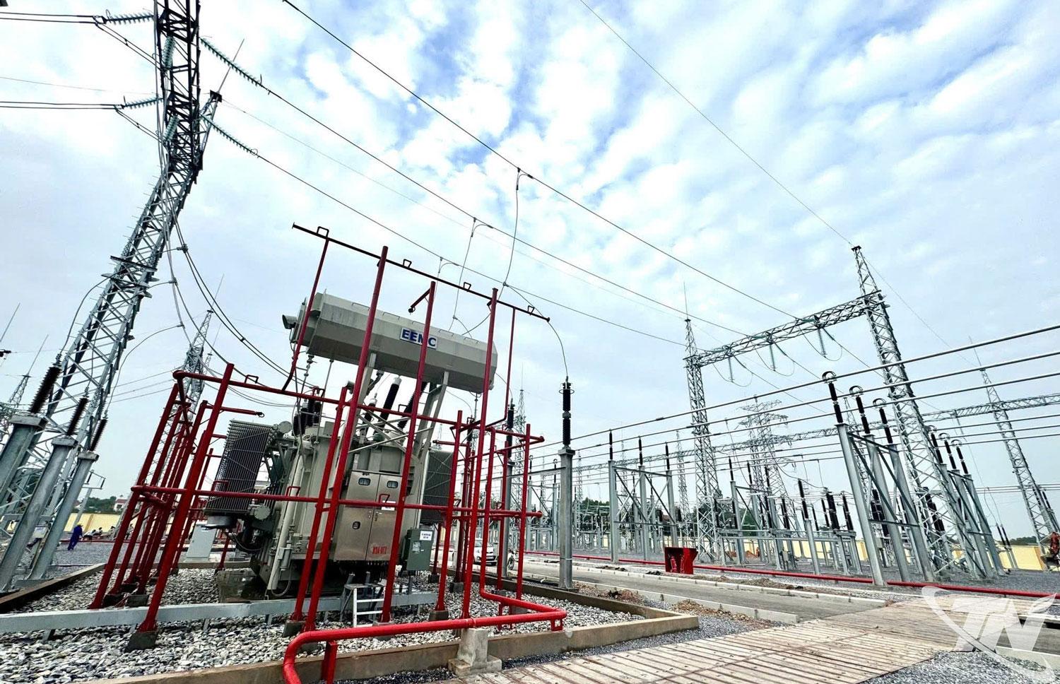 Trạm biến &aacute;p 220kV Ph&uacute; B&igrave;nh 2 v&agrave; đường d&acirc;y 220kV Ph&uacute; B&igrave;nh 2 rẽ Th&aacute;i Nguy&ecirc;n - Bắc Giang (với c&ocirc;ng suất 500MVA) đ&aacute;p ứng nhu cầu sử dụng điện cho c&aacute;c khu c&ocirc;ng nghiệp ph&iacute;a Nam tỉnh Th&aacute;i Nguy&ecirc;n.