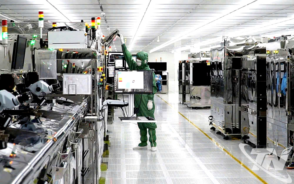 Sản xuất mô-đun camera tại Công ty TNHH Sunny Opotech Việt Nam (Khu công nghiệp Yên Bình),   góp phần nâng cao năng lực công nghiệp hỗ trợ và tham gia sâu chuỗi cung ứng toàn cầu.