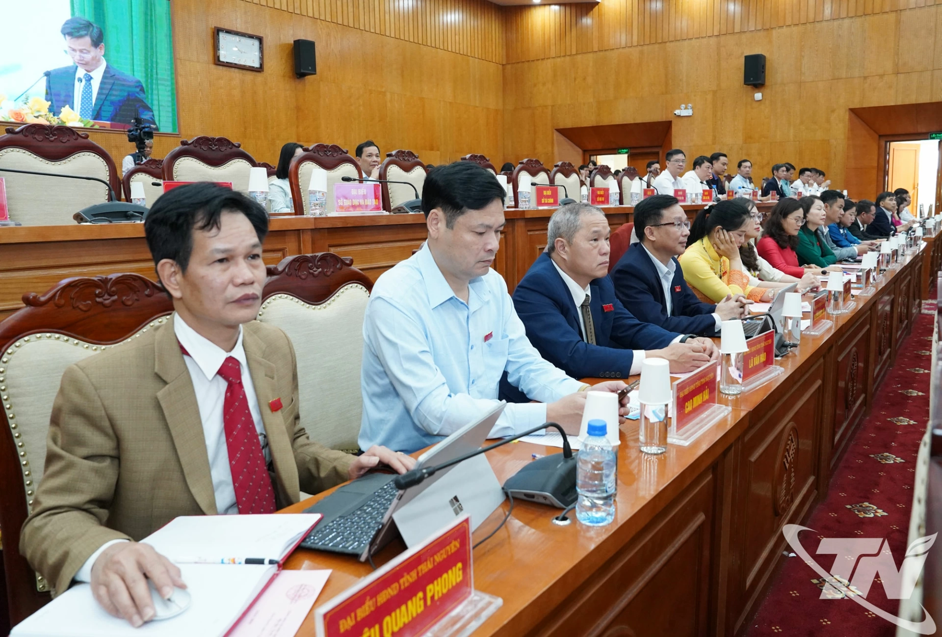 Các đại biểu dự Kỳ họp.