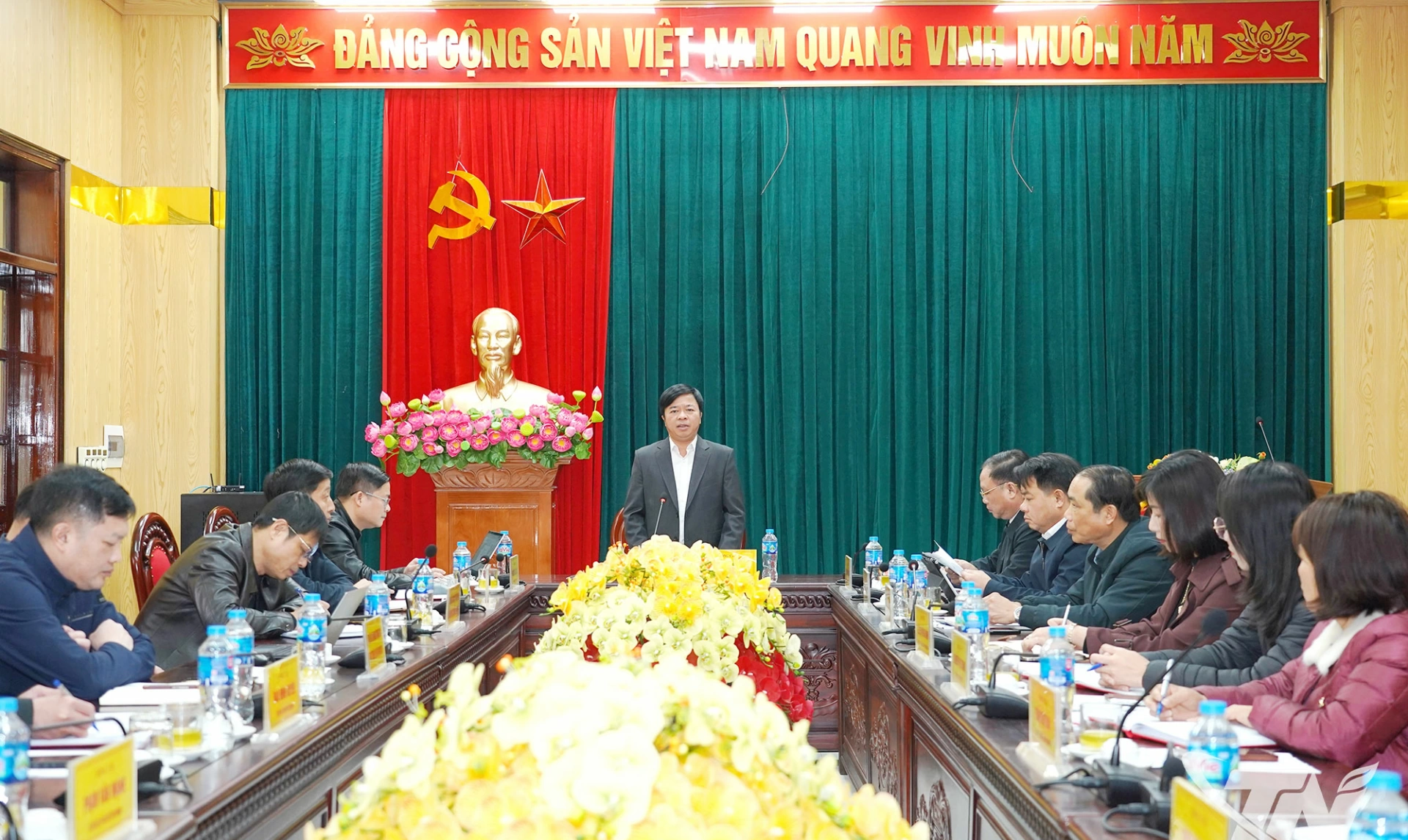 Đồng chí Phó Chủ tịch Thường trực UBND tỉnh Bùi Văn Lương chủ trì buổi làm việc.