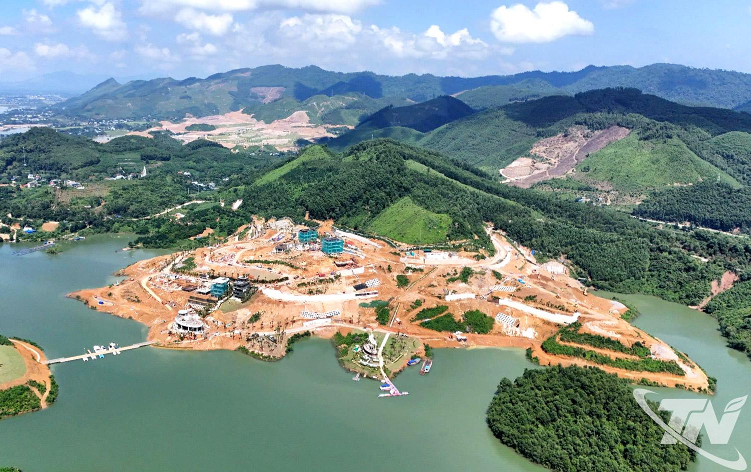 Những năm gần đây, tỉnh Thái Nguyên tiếp tục duy trì vị thế là một trong những địa phương thu hút mạnh   các dự án đầu tư vào địa bàn. Sự phát triển năng động của khu vực công nghiệp, dịch vụ góp phần   quan trọng mở rộng nguồn thu bền vững cho ngân sách địa phương.