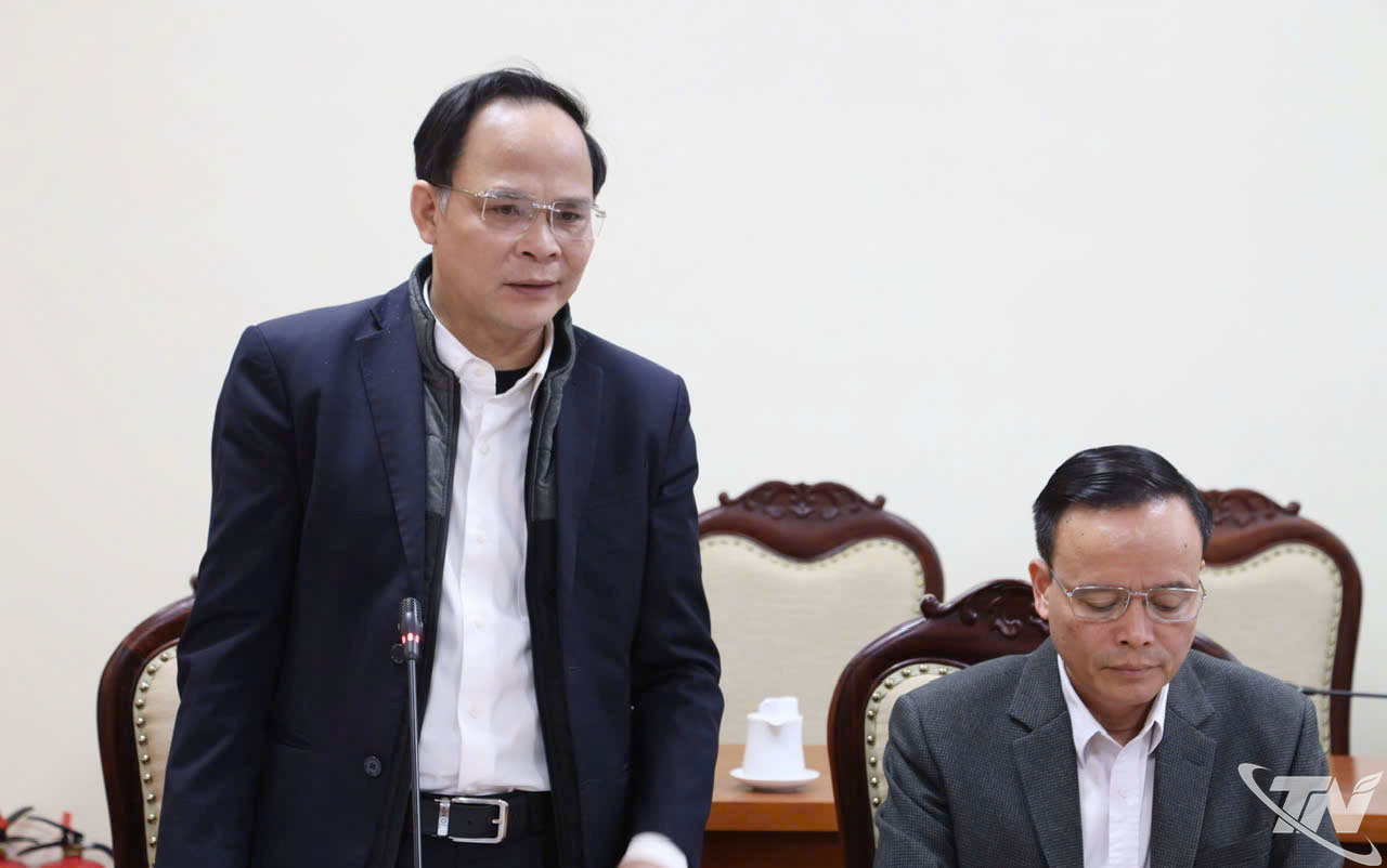 Đồng chí Phó Chủ tịch UBND tỉnh Nguyễn Linh phát biểu tại Hội nghị.