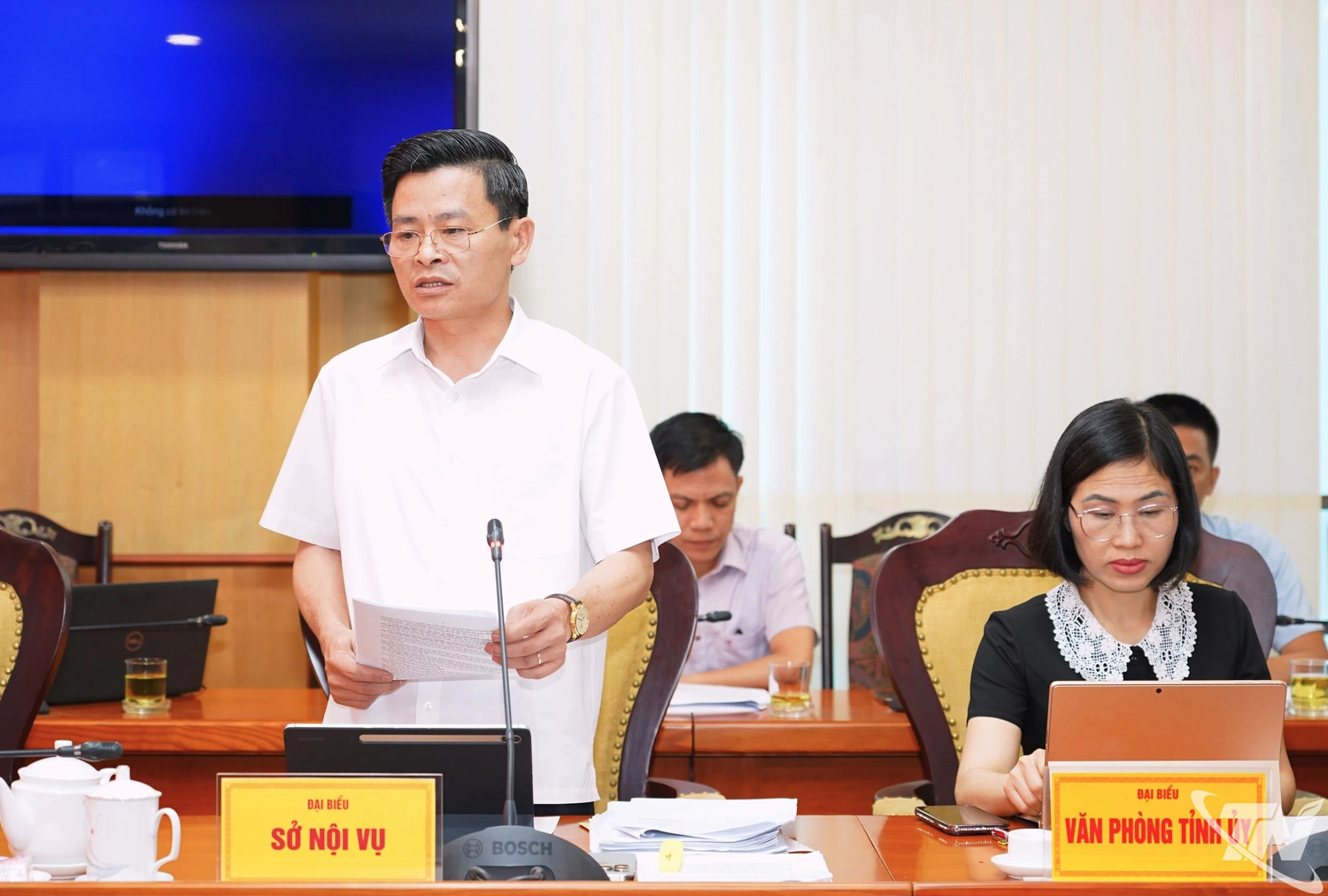 Đại diện lãnh đạo Sở Nội vụ trao đổi 
