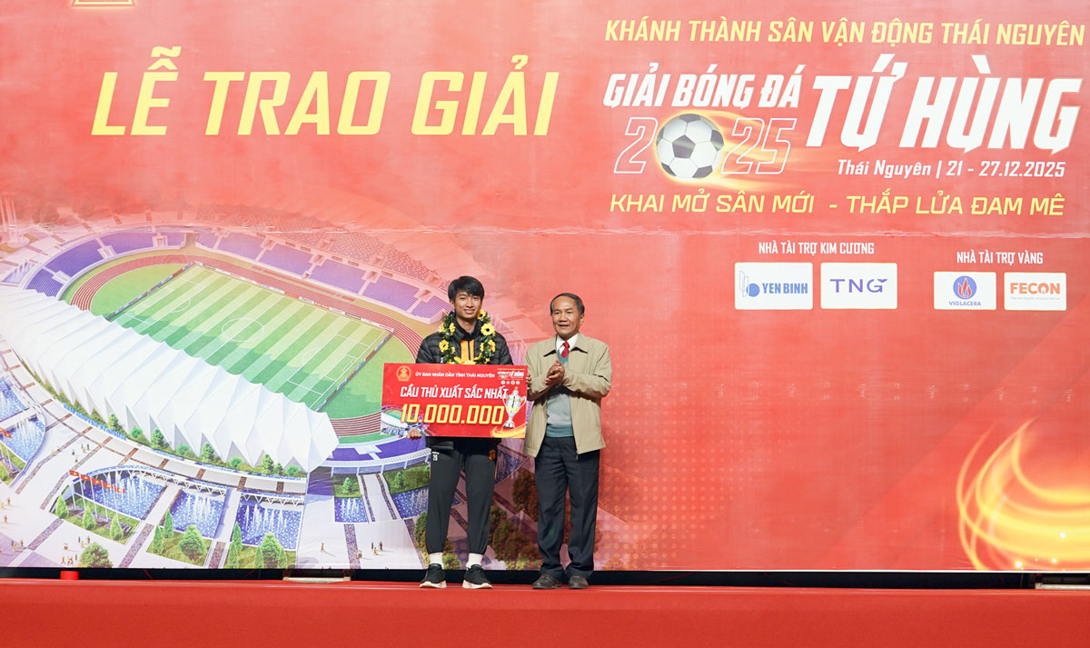 Ban Tổ chức trao giải thưởng c&aacute;c c&aacute; nh&acirc;n v&agrave; tập thể xuất sắc