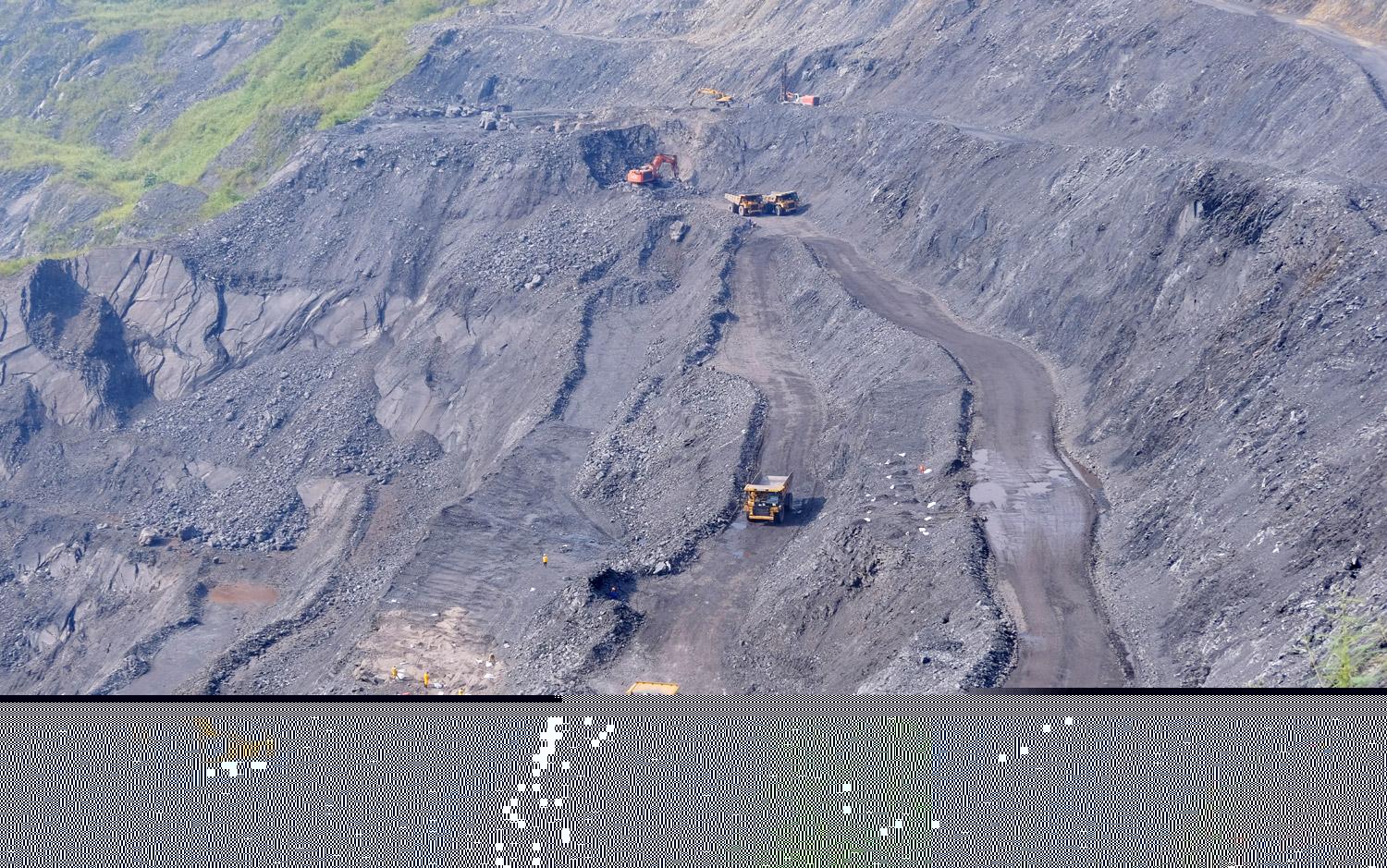 Công ty Than Khánh Hòa tiêu thụ gần 1 triệu lít dầu mỗi tháng. Để thích ứng khi giá xăng dầu biến động, đơn vị chủ động điều chỉnh phương án khai thác, bảo đảm ổn định sản xuất.