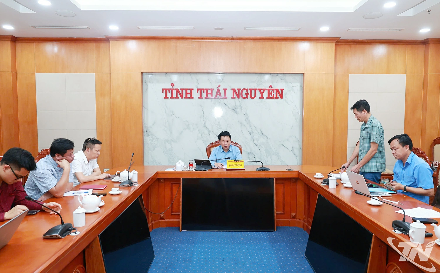Quang cảnh cuộc làm việc.