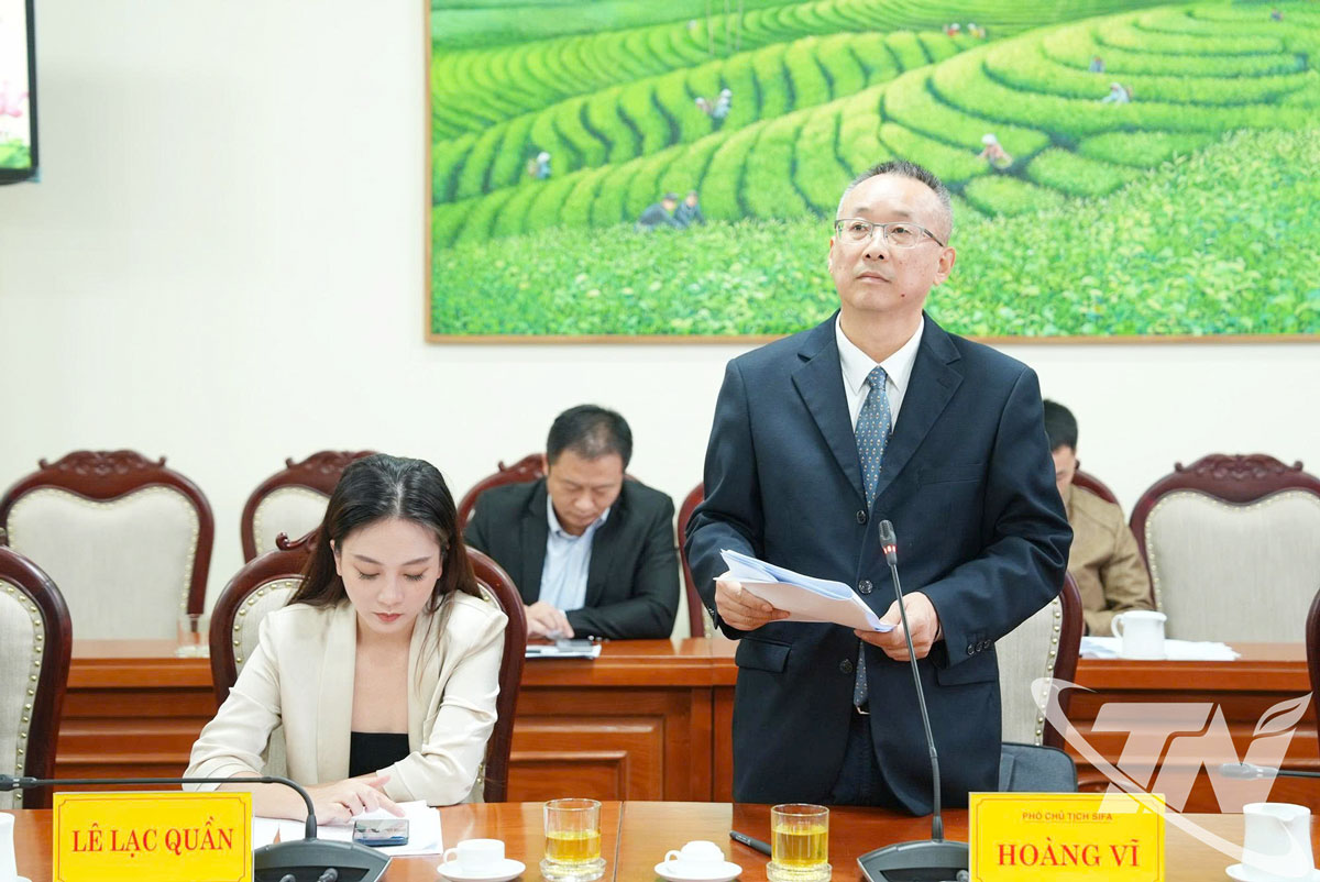 Ông Hoàng Vĩ đánh giá cao những thế mạnh của Thái Nguyên trong các lĩnh vực sản xuất linh kiện điện tử, chế biến nông sản, năng lượng sạch...