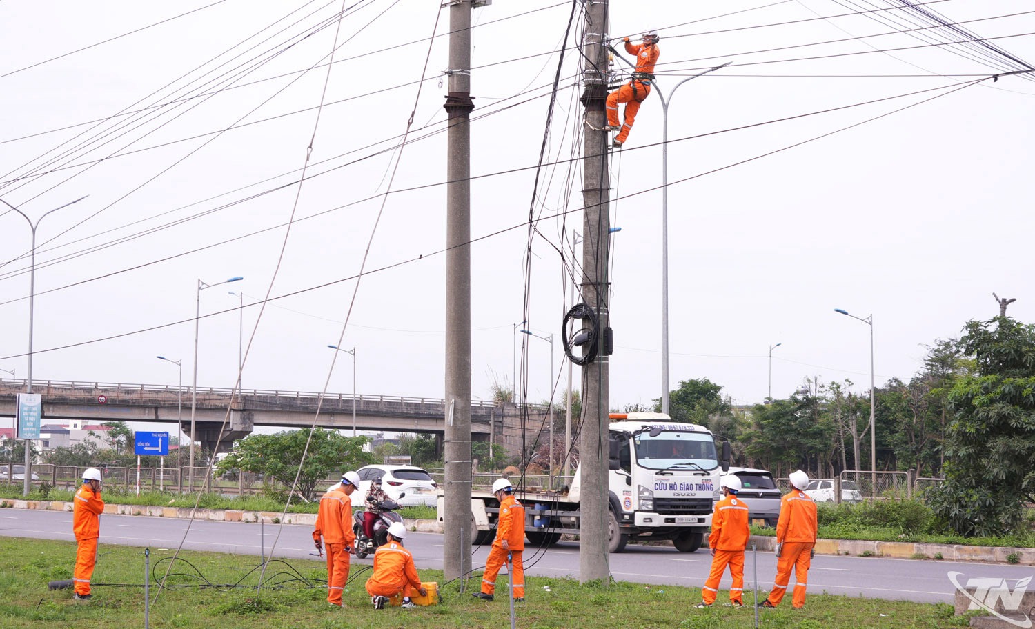 Điện lực Thái Nguyên diễn tập nâng cao khả năng ứng phó và khắc phục sự cố thiên tai gây ra.