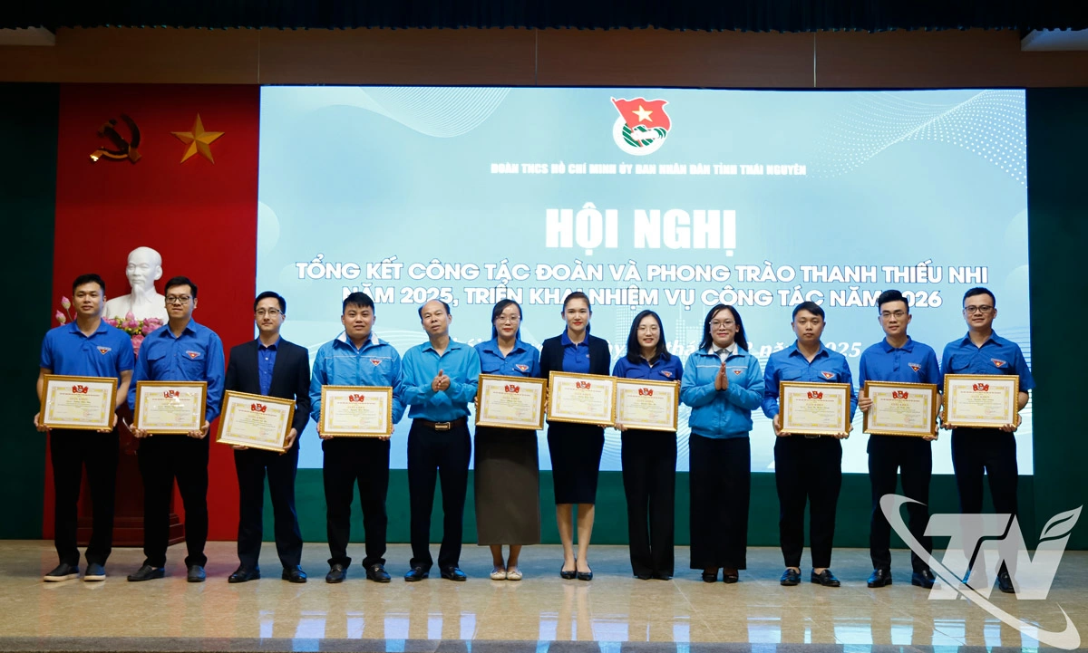 Đo&agrave;n TNCS Hồ Ch&iacute; Minh UBND tỉnh Th&aacute;i Nguy&ecirc;n tặng Giấy khen cho 12 c&aacute; nh&acirc;n c&oacute; th&agrave;nh t&iacute;ch xuất sắc trong c&ocirc;ng t&aacute;c Đo&agrave;n v&agrave; phong tr&agrave;o thanh thiếu nhi năm 2025.