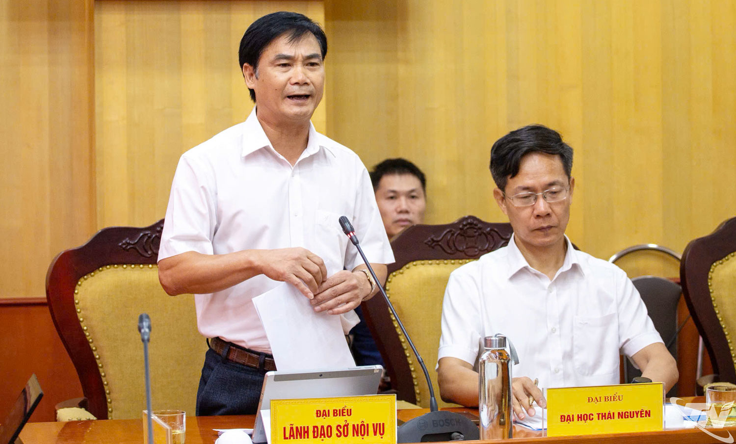 Đại diện lãnh đạo Sở Nội vụ trao đổi tại Hội nghị.