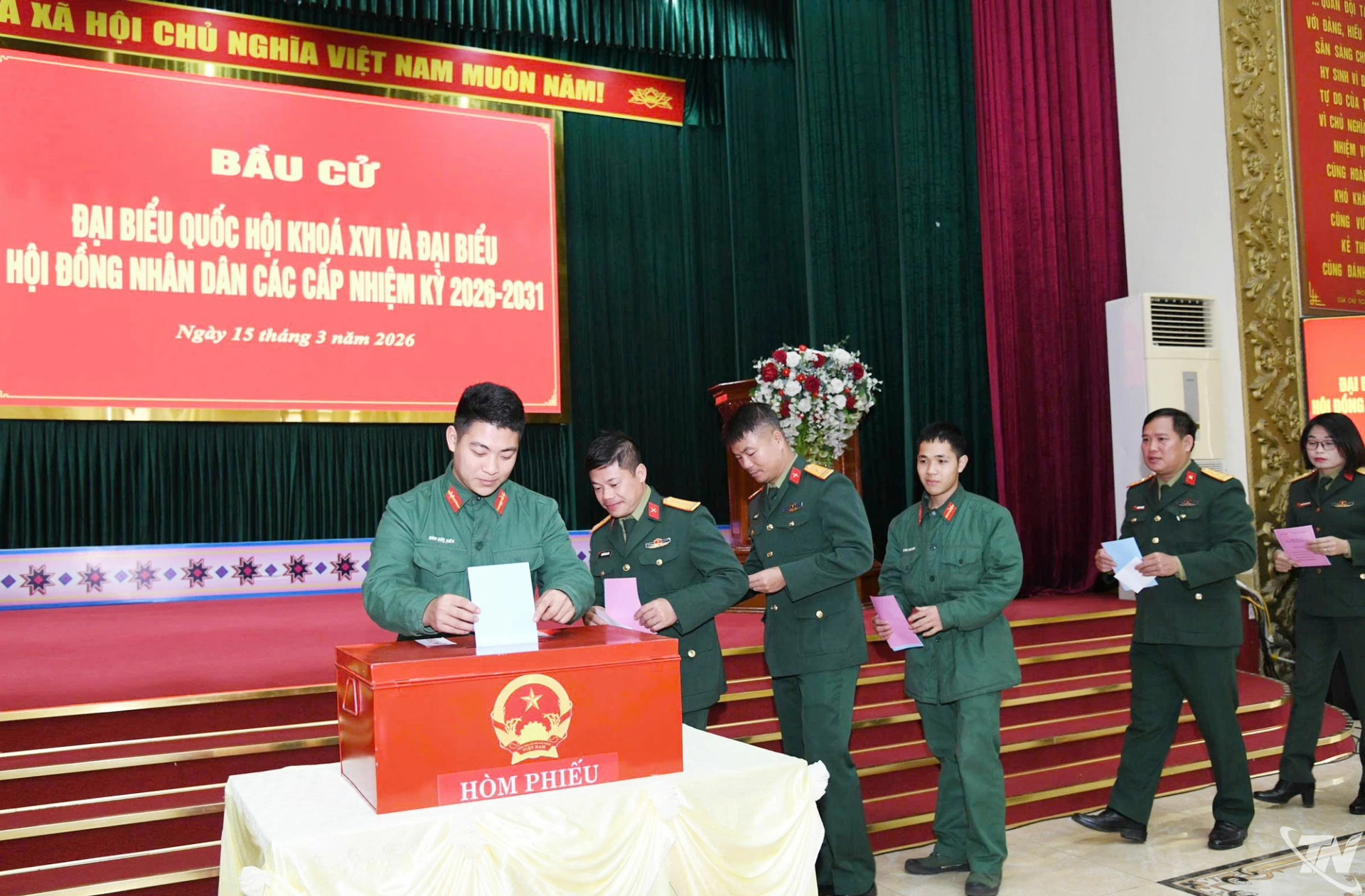 gen-h-can-bo-chien-si-Bo-Chi-huy-quan-su-hang-hai-tham-gia-bau-cu