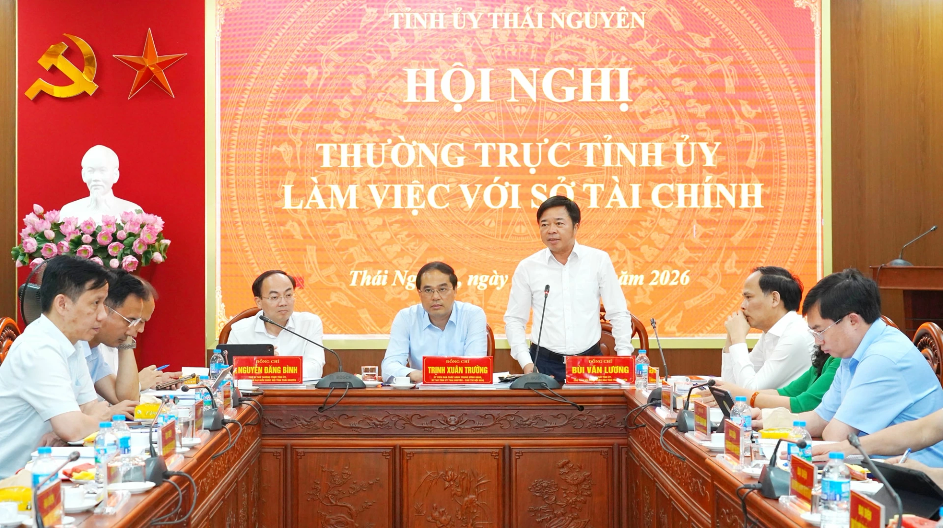 Các đồng chí Thường trực Tỉnh ủy phát biểu tại Hội nghị.