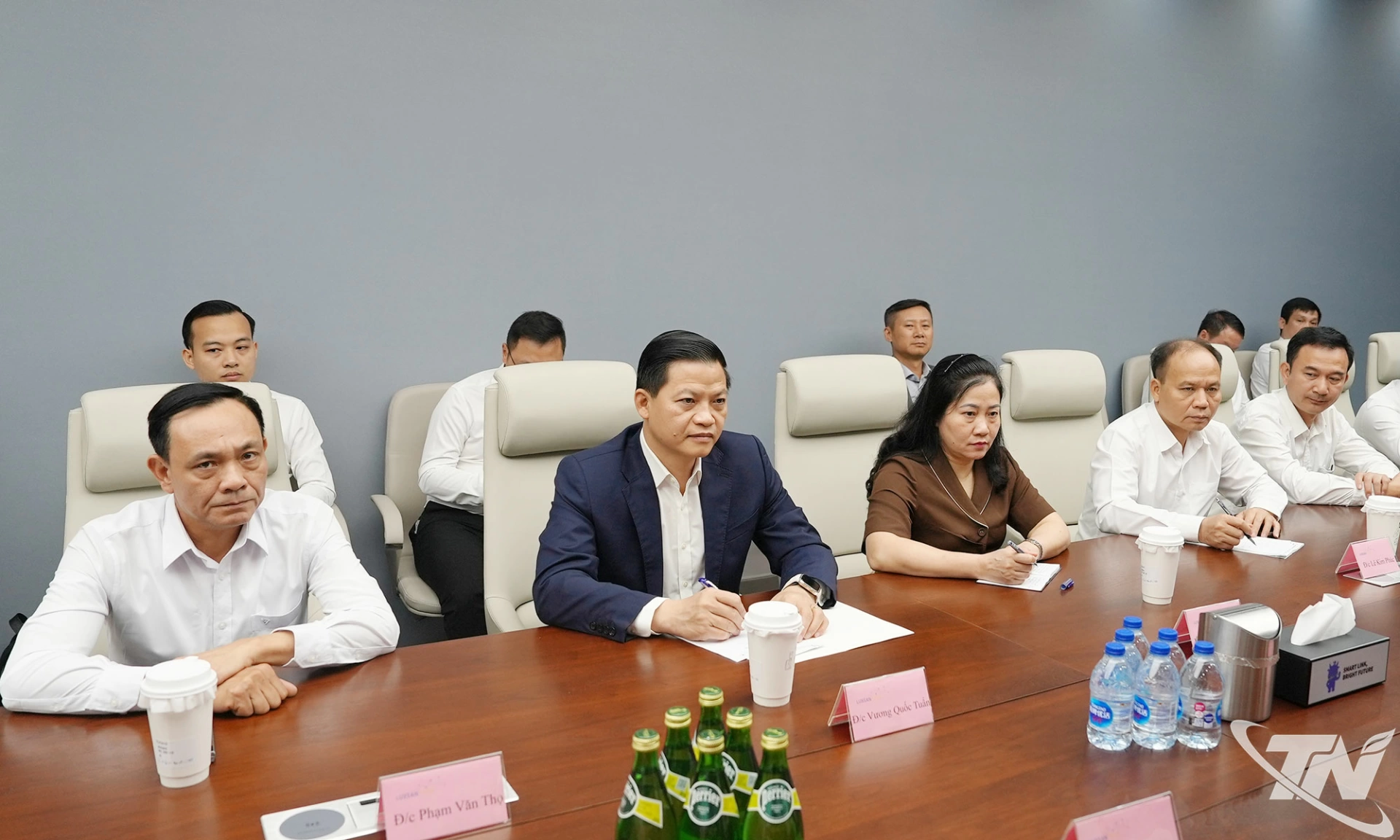 Đồng chí Chủ tịch UBND tỉnh Thái Nguyên Vương Quốc Tuấn trao đổi tại buổi làm việc.