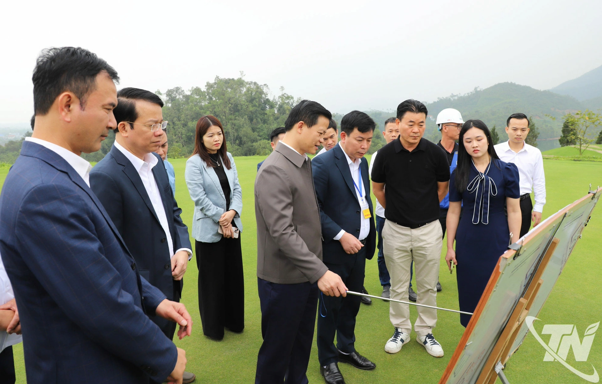 Đồng chí Chủ tịch UBND tỉnh kiểm tra Dự án sân golf Glory.