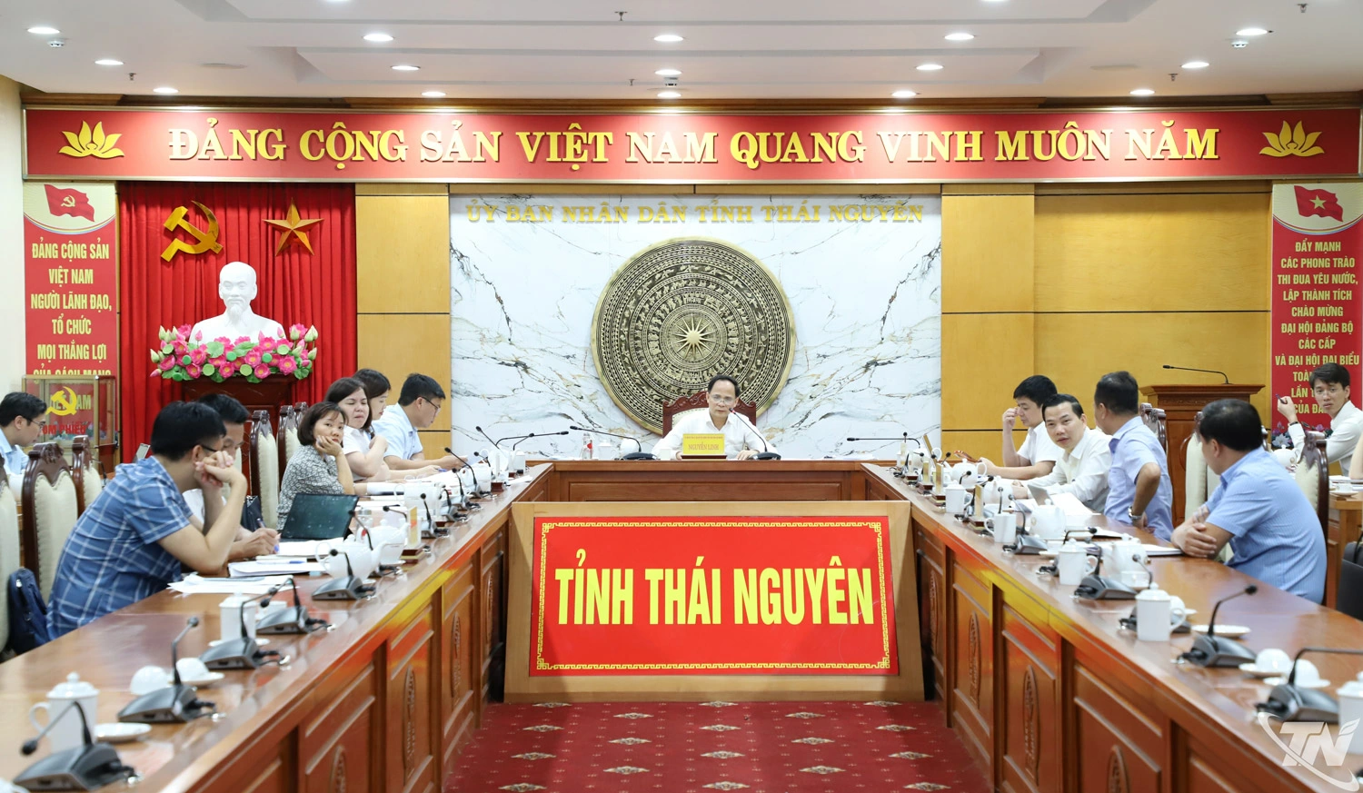 Các đại đại biểu dự cuộc họp.
