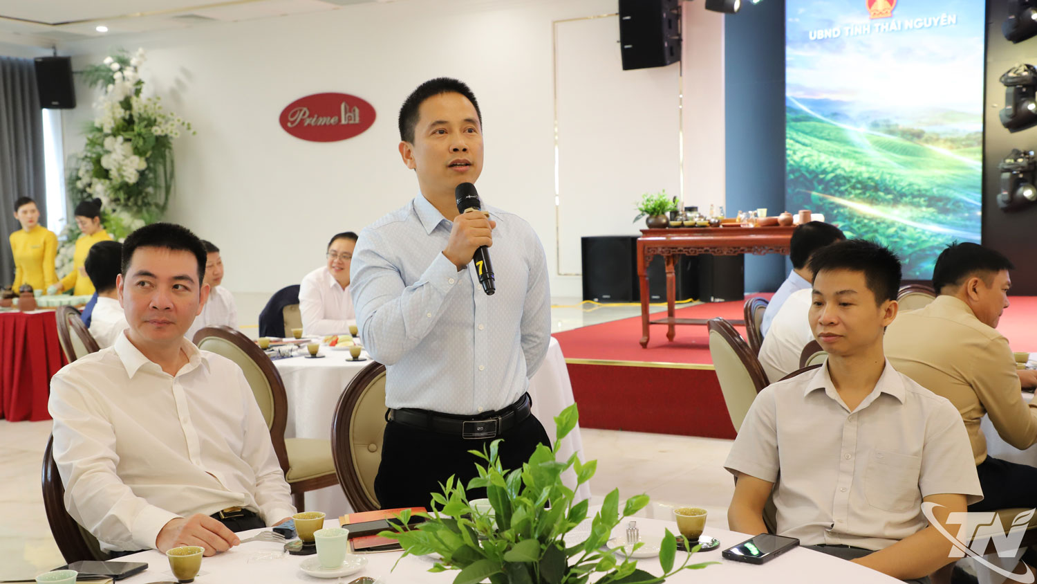 Các doanh nghiệp, nhà đầu tư nêu ý kiến tại chương trình.