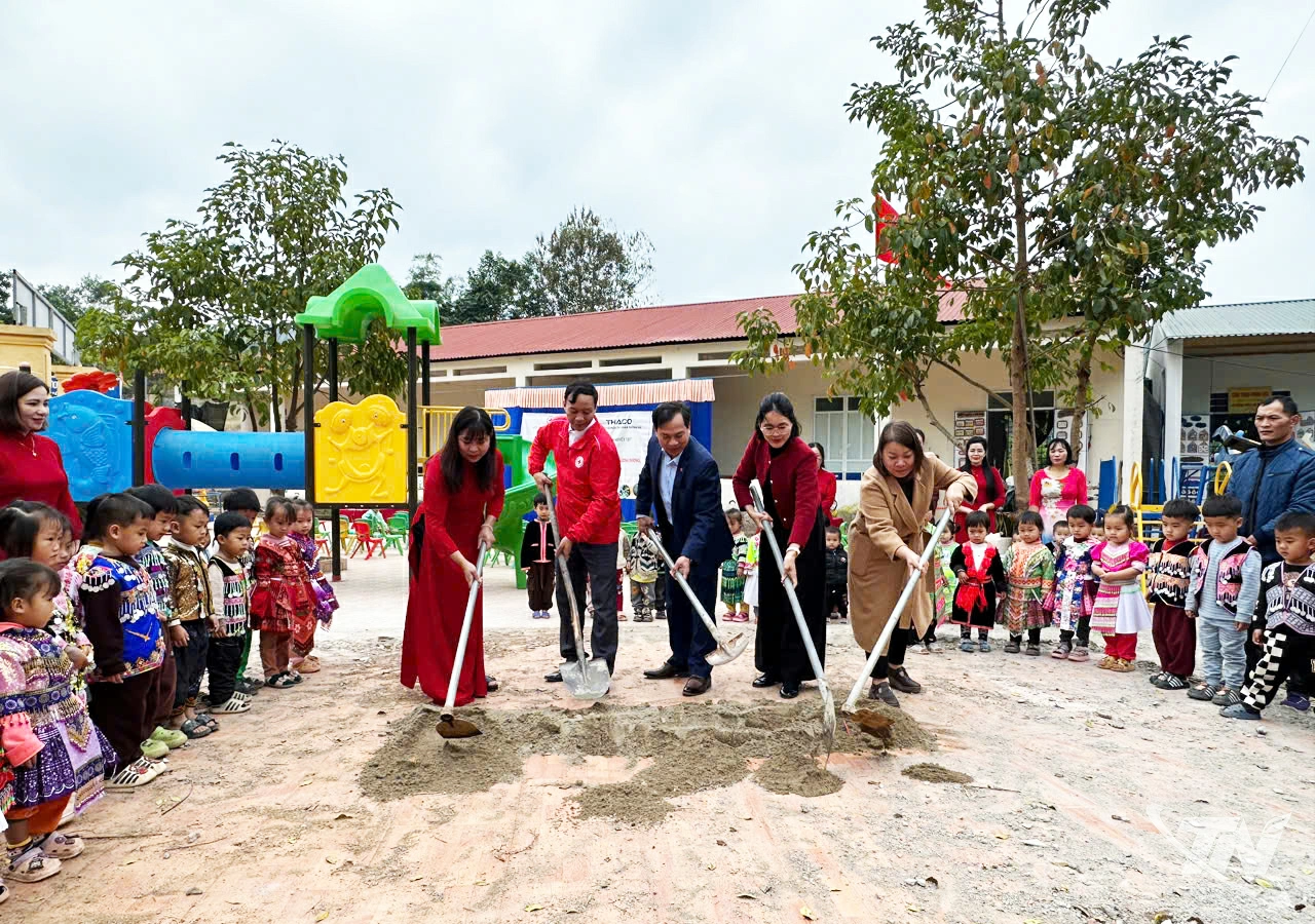 Khởi c&ocirc;ng x&acirc;y dựng Bếp ăn b&aacute;n tr&uacute; tại Điểm trường Khuổi Nộc, thuộc Trường Mầm non Lương Thượng, x&atilde; Văn Lang.