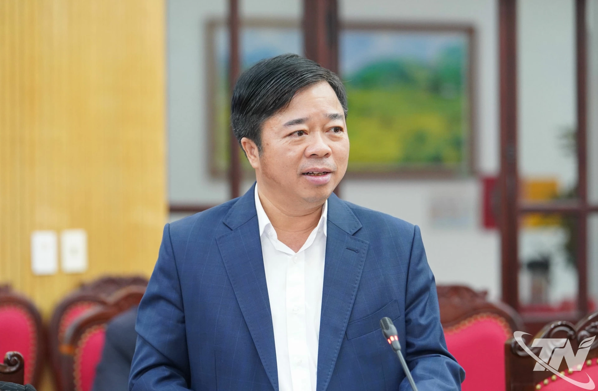 Đồng ch&iacute; Ph&oacute; Chủ tịch Thường trực UBND tỉnh B&ugrave;i Văn Lương ph&aacute;t biểu tại Hội nghị.