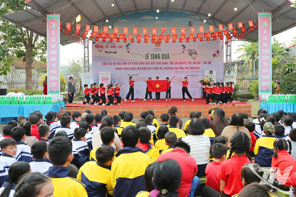 Quang cảnh chương tr&igrave;nh.