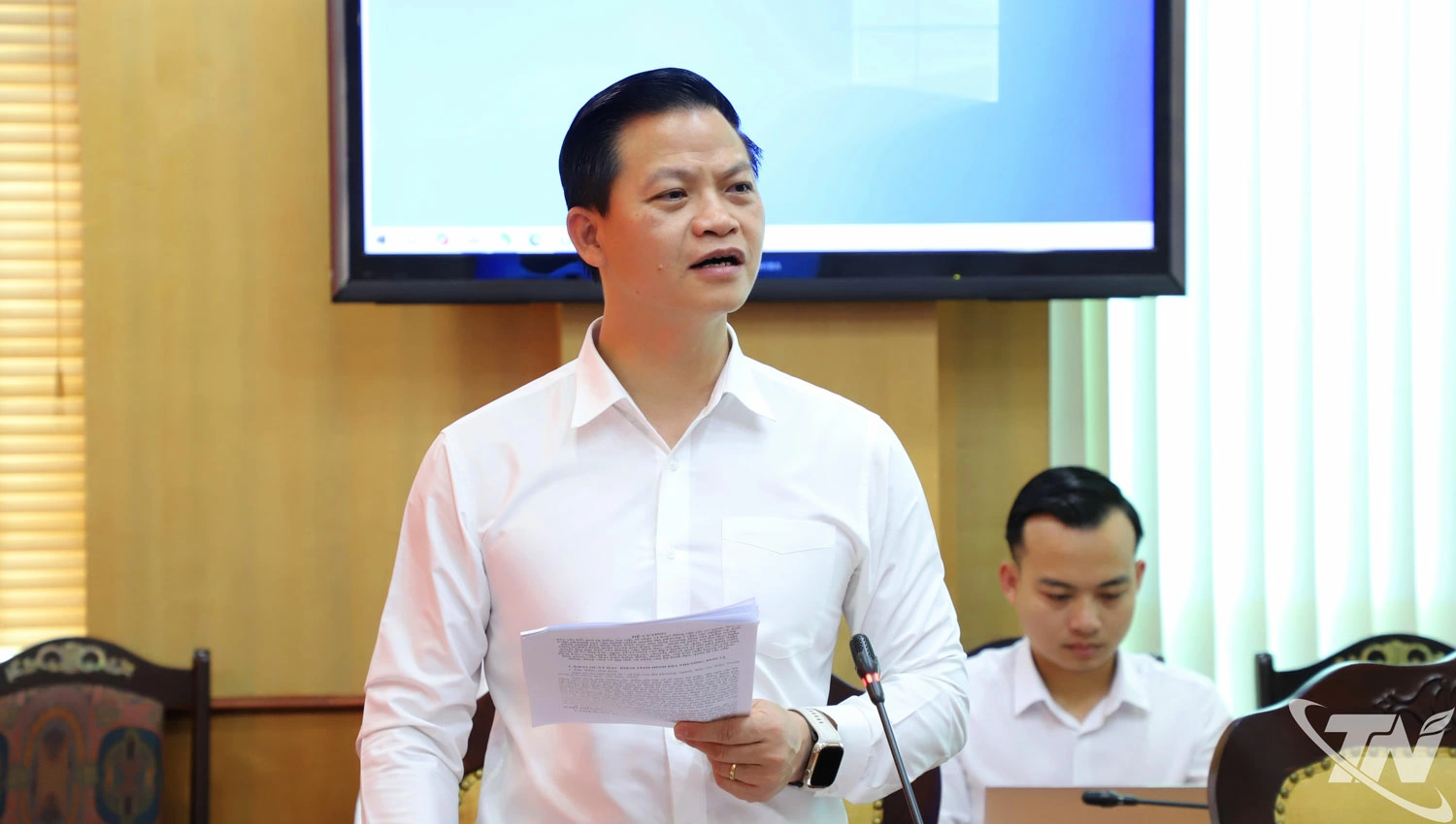 Đồng chí Vương Quốc Tuấn, Chủ tịch UBND tỉnh phát biểu tại Phiên họp.