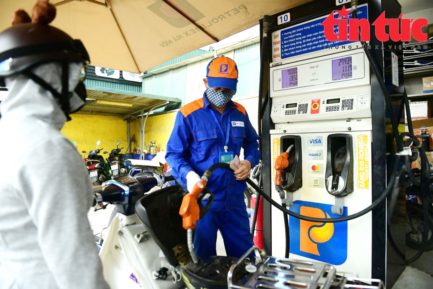 Giá xăng dầu được điều chỉnh giảm từ chiều 11-6. 