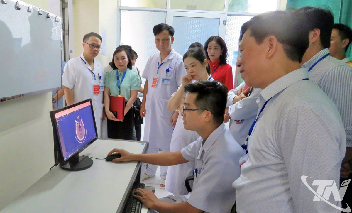 Cán bộ Bệnh viện Đa khoa Bắc Kạn thẩm định bệnh án điện tử