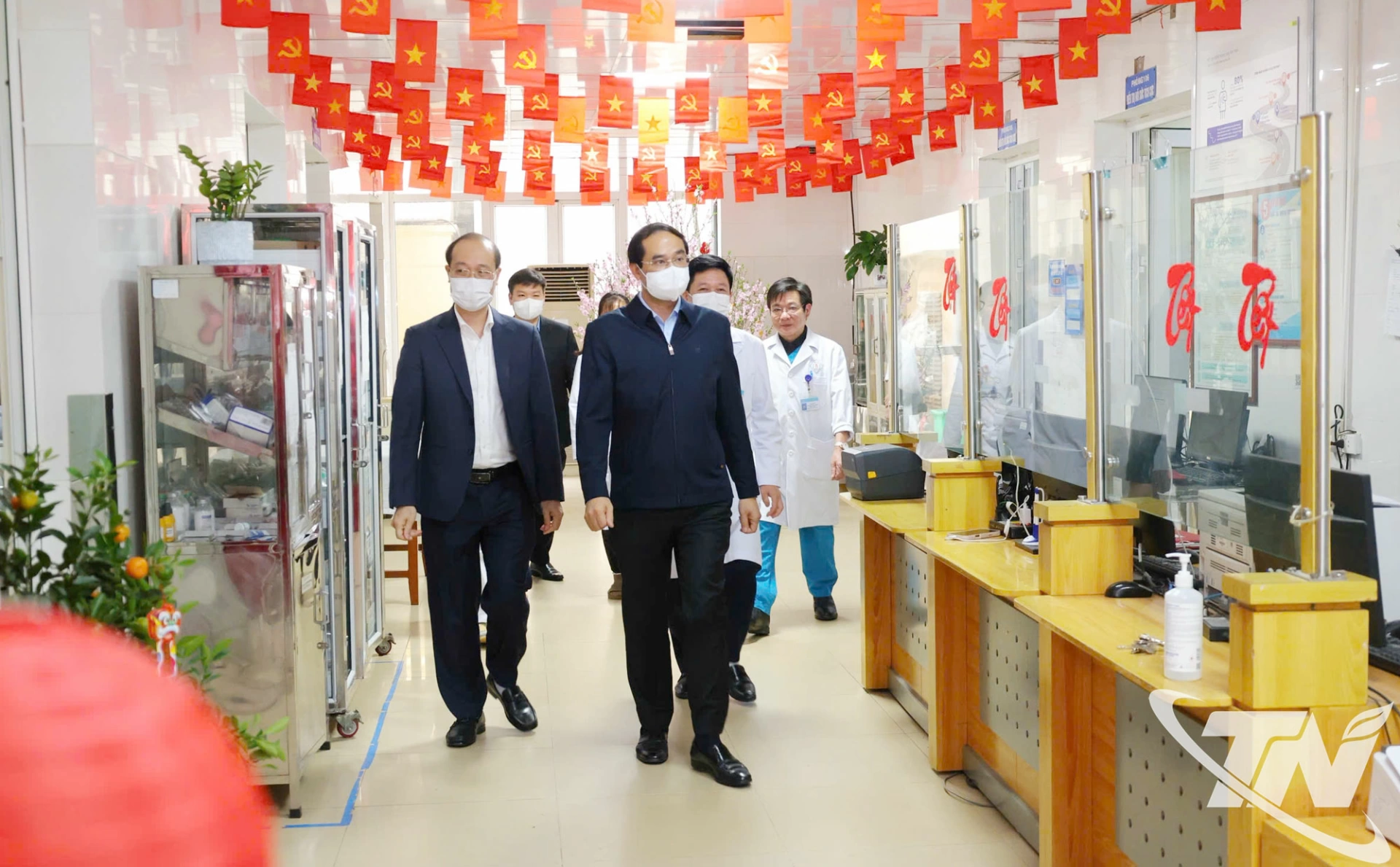 Đồng chí Bí thư Tỉnh ủy Trịnh Xuân Trường đến thăm, chúc Tết tại Bệnh viện A Thái Nguyên.