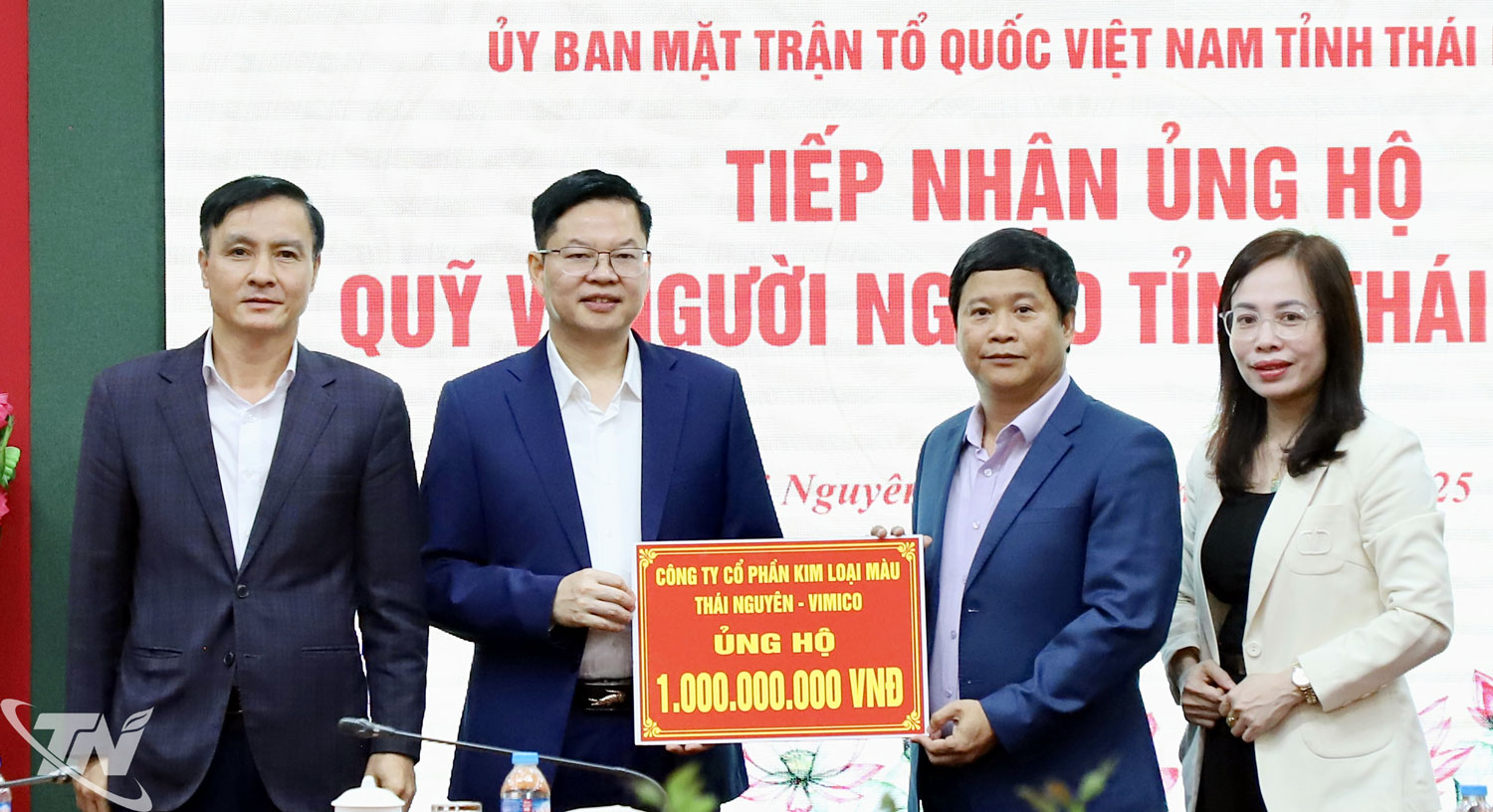 C&ocirc;ng ty Cổ phần Kim loại m&agrave;u Th&aacute;i Nguy&ecirc;n ủng hộ Quỹ v&igrave; người ngh&egrave;o tỉnh Th&aacute;i Nguy&ecirc;n 1 tỷ đồng