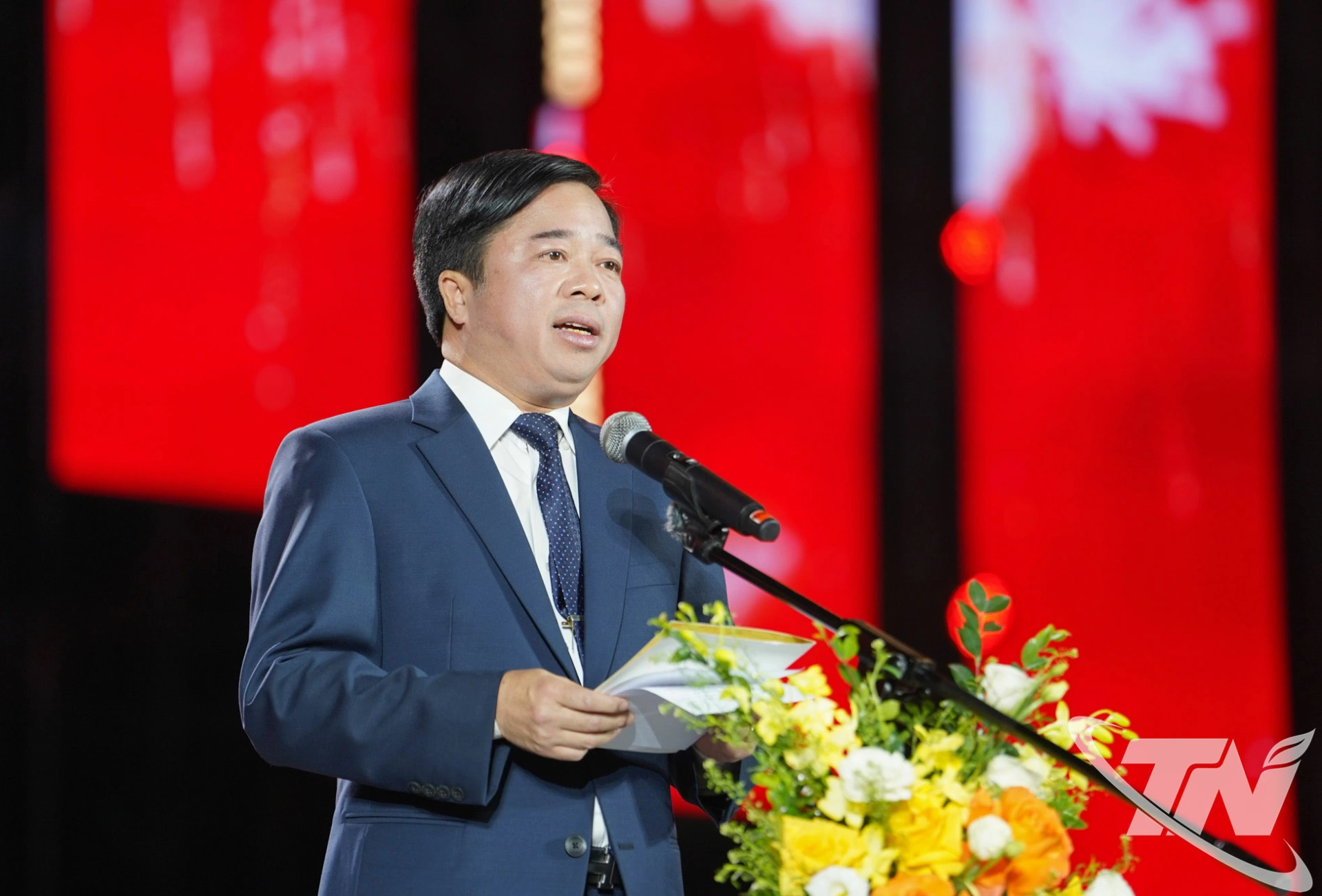 Đồng ch&iacute; Ph&oacute; Chủ tịch Thường trực UBND tỉnh B&ugrave;i Văn Lương ph&aacute;t biểu khai mạc Chương tr&igrave;nh.