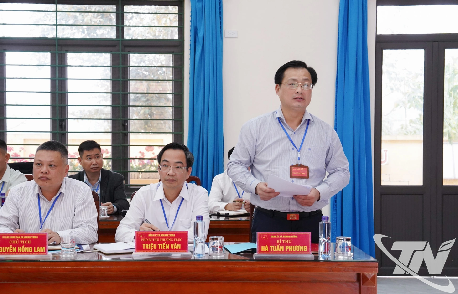 Lãnh đạo xã Nghinh Tường báo cáo công tác chuẩn bị bầu cử tại địa phương.