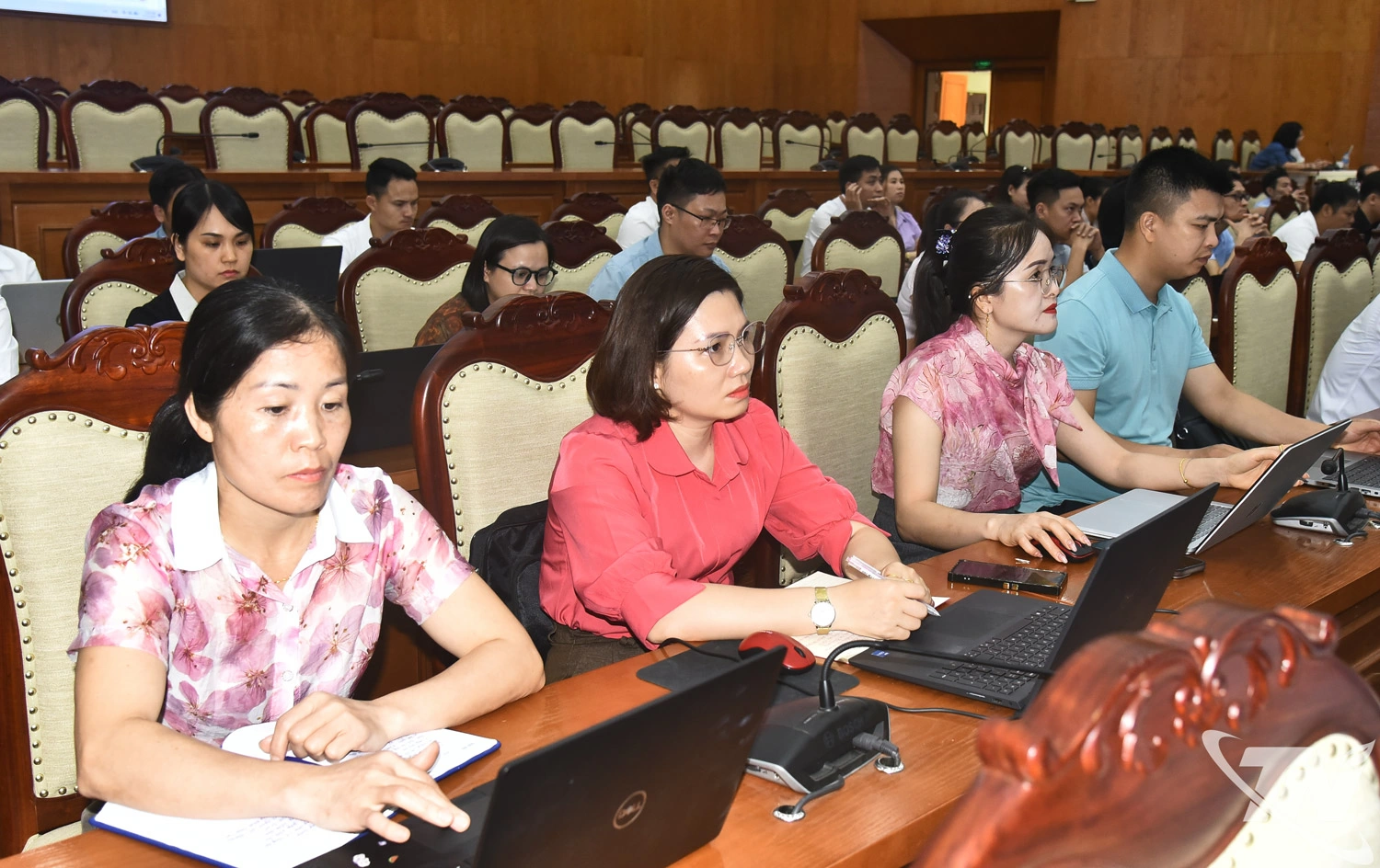 Các đại biểu tham dự Hội nghị.