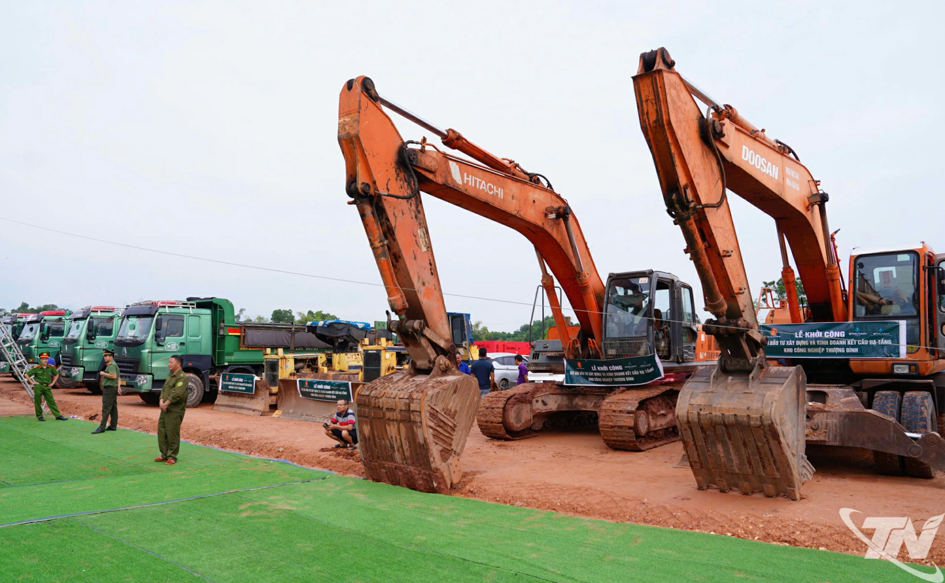 Chủ đầu tư đã tập kết máy móc để triển khai Dự án.