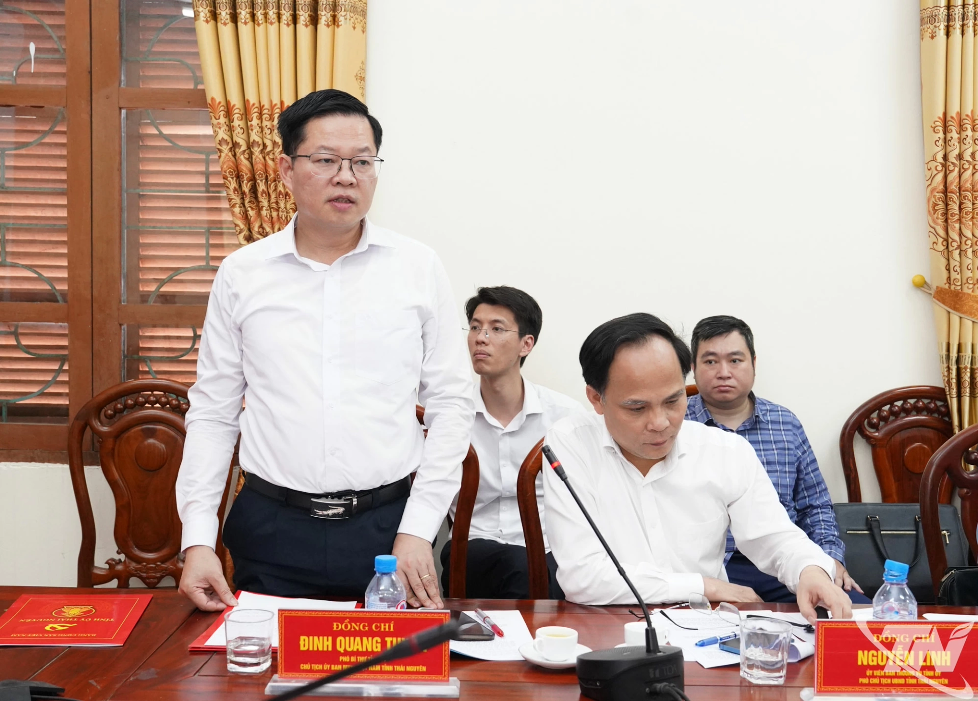 Đồng chí Phó Bí thư Tỉnh ủy Đinh Quang Tuyên phát biểu tại Hội nghị.