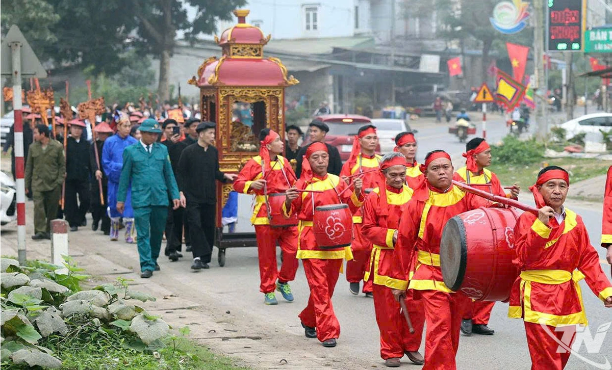 Nghi lễ rước kiệu tại Lễ khai mạc hội đền Đuổm.