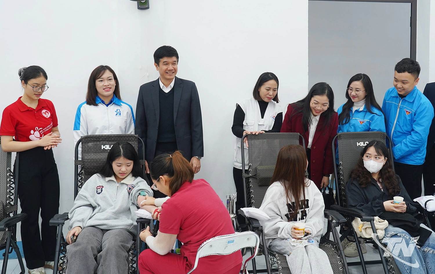 Sinh vi&ecirc;n Th&aacute;i Nguy&ecirc;n t&iacute;ch cực tham gia hiến m&aacute;u t&igrave;nh nguyện, lan tỏa tinh thần sẻ chia v&igrave; cộng đồng tại chương tr&igrave;nh &ldquo;Giọt hồng tuổi trẻ&rdquo;.