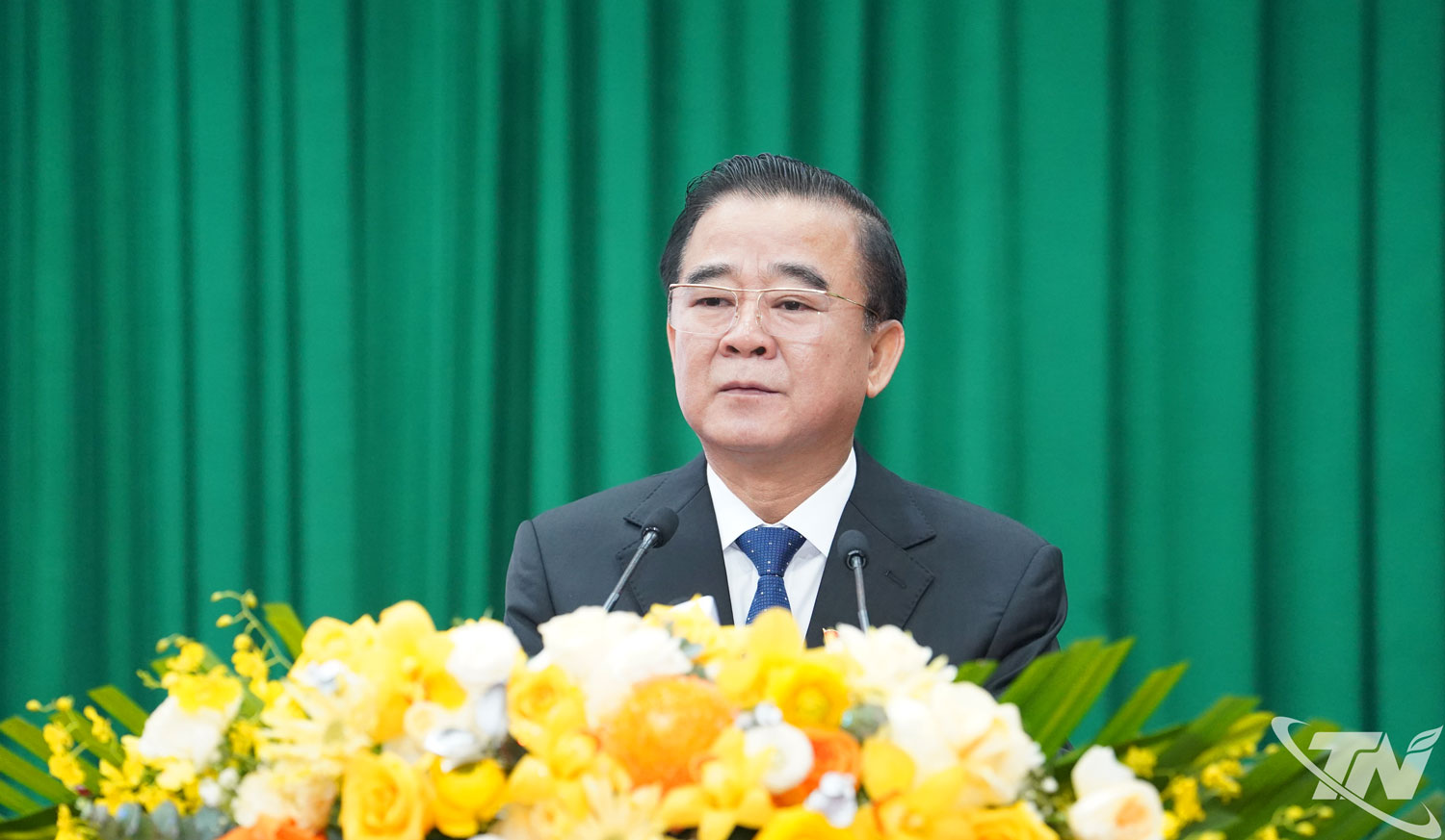 Đồng ch&iacute; Ph&oacute; Chủ tịch Thường trực HĐND tỉnh Đỗ Đức C&ocirc;ng điều h&agrave;nh phi&ecirc;n thảo luận tại Kỳ họp.