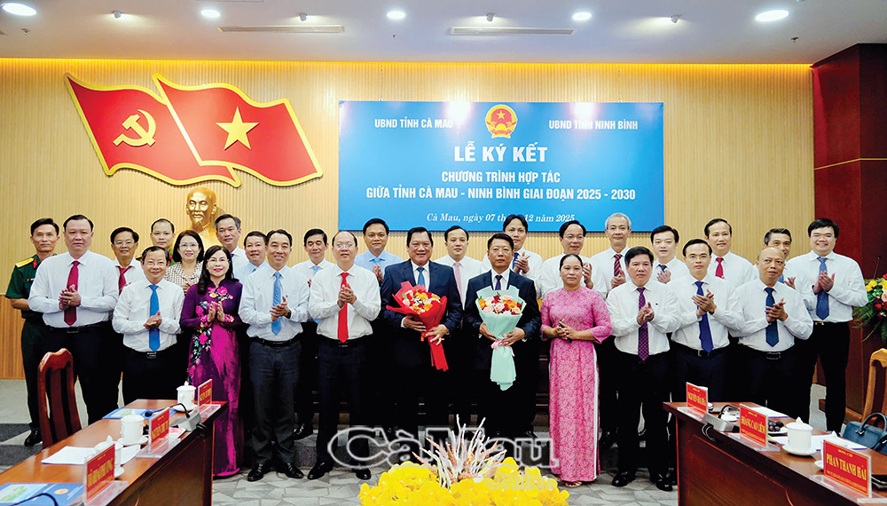 Lễ kỷ niệm 65 năm kết nghĩa Cà Mau - Ninh Bình là dịp hai địa phương cùng nhìn lại chặng đường thuỷ chung, son sắt và tiếp tục vun đắp nghĩa tình cho hôm nay.        Ảnh: TIẾN LÊN